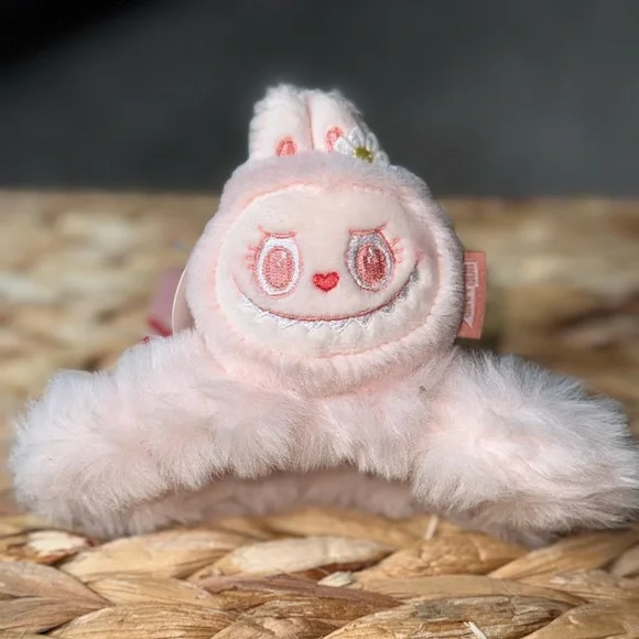 Mokoko Plush Hair Clip – Pop Land Exclusive (Pink Bunny with Daisy) - Picture 1 of 4